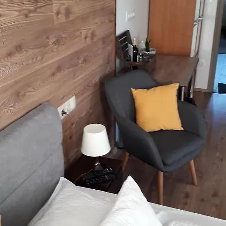 Terrasse Pensionat Eger