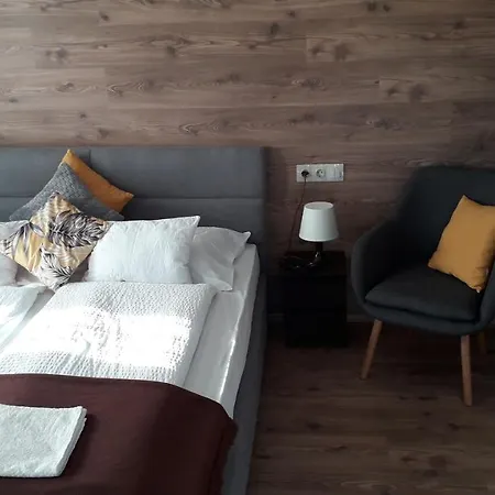 Pensionat Terrasse Eger