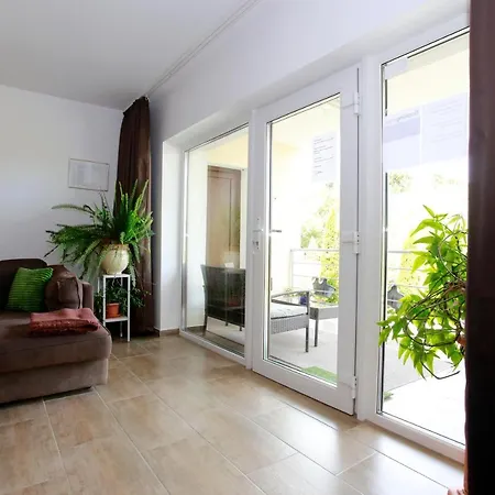 Terrasse Pensionat Eger